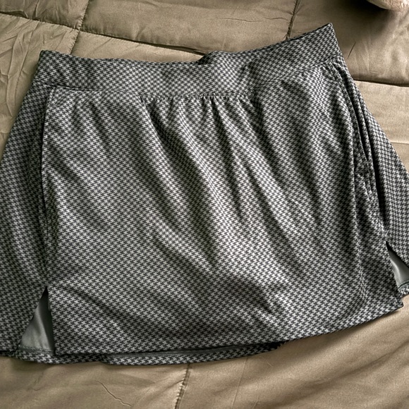 All in Motion Skort - Houndstooth Chic - Picture 2 of 5